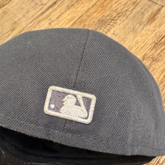 Preowned NY Yankees New Era 59Fifty Fitted Ball Cap Hat SZ 7 1/2 - Picture 2 of 4